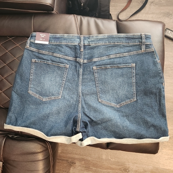Ava & Viv High Rise Midi Jean Shorts - Picture 3 of 3